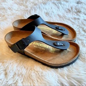 Birkenstock • NIB Black Gizeh Sandals